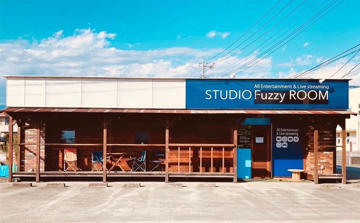山梨市のレンタルスペース STUDIO Fuzzy ROOM の外観と駐車場